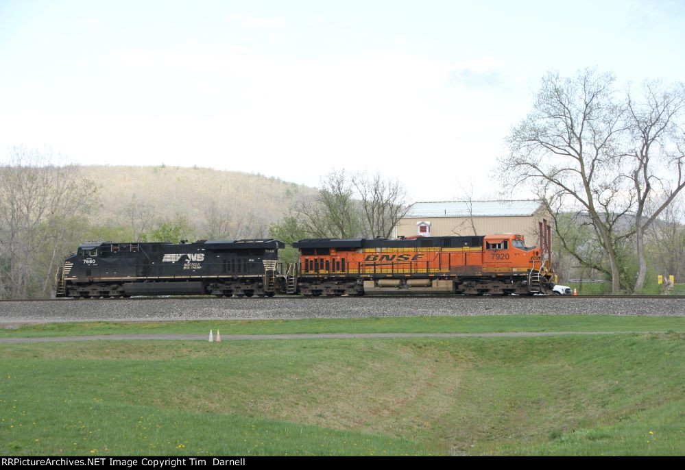 NS 7680, BNSF 7920 on 309